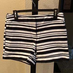 Apt 9 women’s shorts. Mid rise